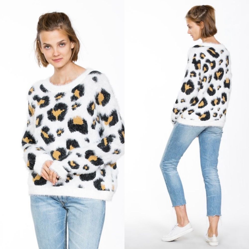 En Crème White Leopard Print Fuzzy Cozy Sweater Size M/L